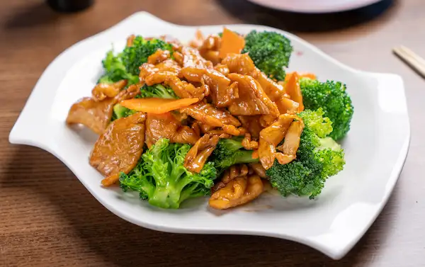 Stir-Fried Chicken with Broccoli and Carrots